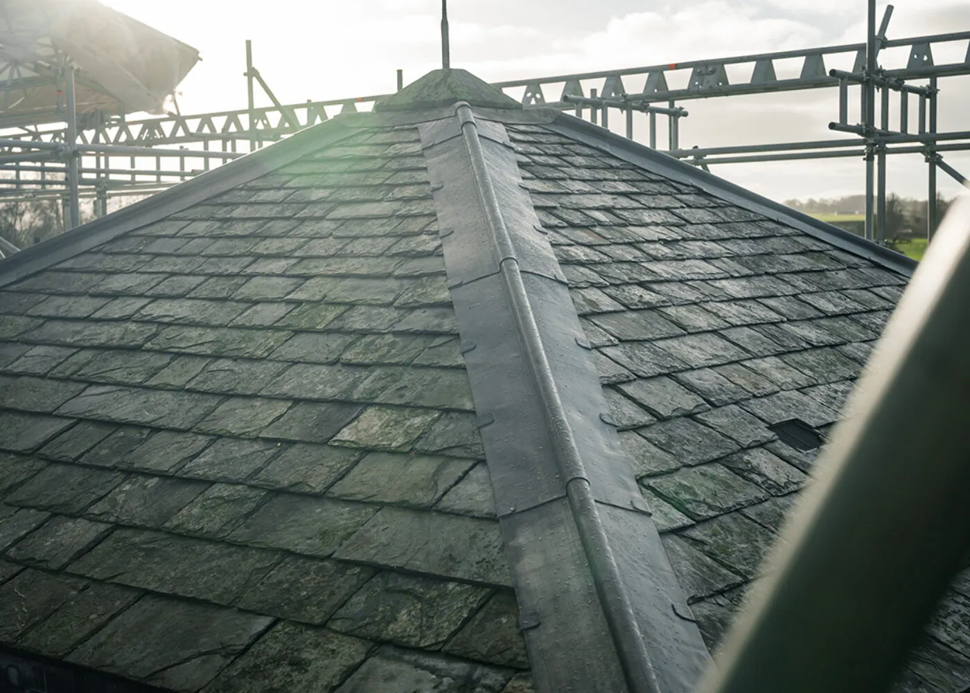 block-intro-slate-and-lead-roof block-intro-slate-and-lead-roof